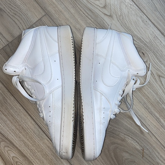 NIKE WOMEN’S COURT VISION MID SNEAKER